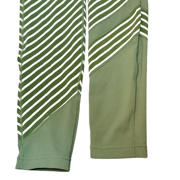 J.Crew X New Balance High Waisted Leggings Diagonal
Stripe Bronze Size S - Picture 7 of 8